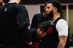 气氛热烈！火箭官方晒球队训练照 范乔丹现身 阿门防守眼神专注！
