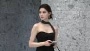 美女主播金佳悦一身黑色露肩裙：好女人得到名声 坏女人得到一切