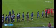 互相致敬！日本U17球员领取冠军奖牌，国少球员也列队送上掌声